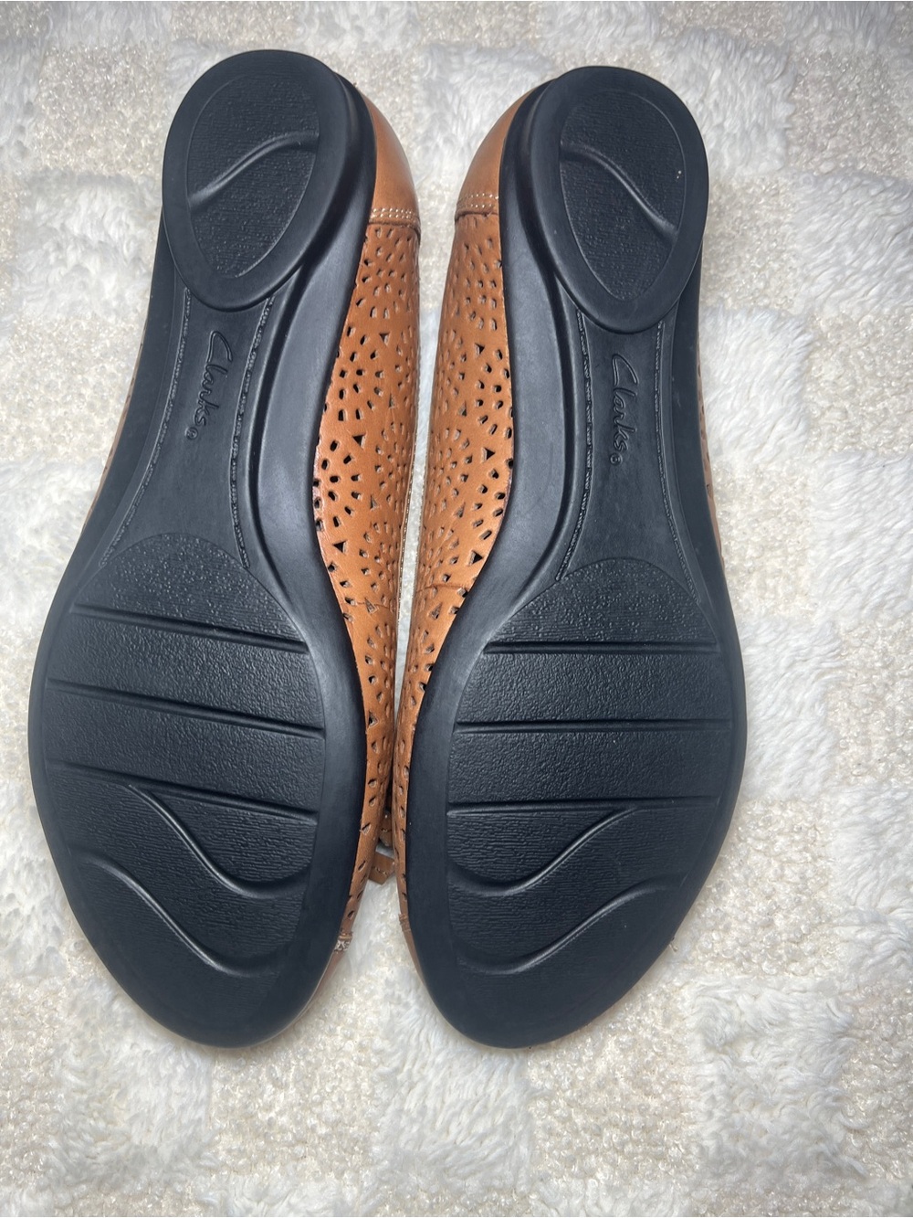Clarks Brown Perforated Bow Ballet Flats - Picture 6 of 10